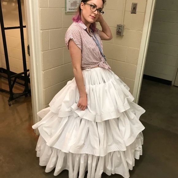 Meet your Posher, Emily - Picture 2 of 3